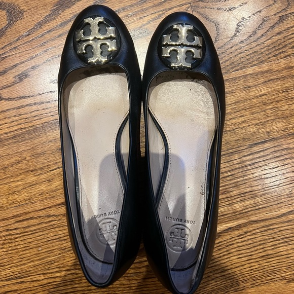Tory Burch black leather pumps - Picture 1 of 3
